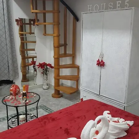 Holiday home Five House